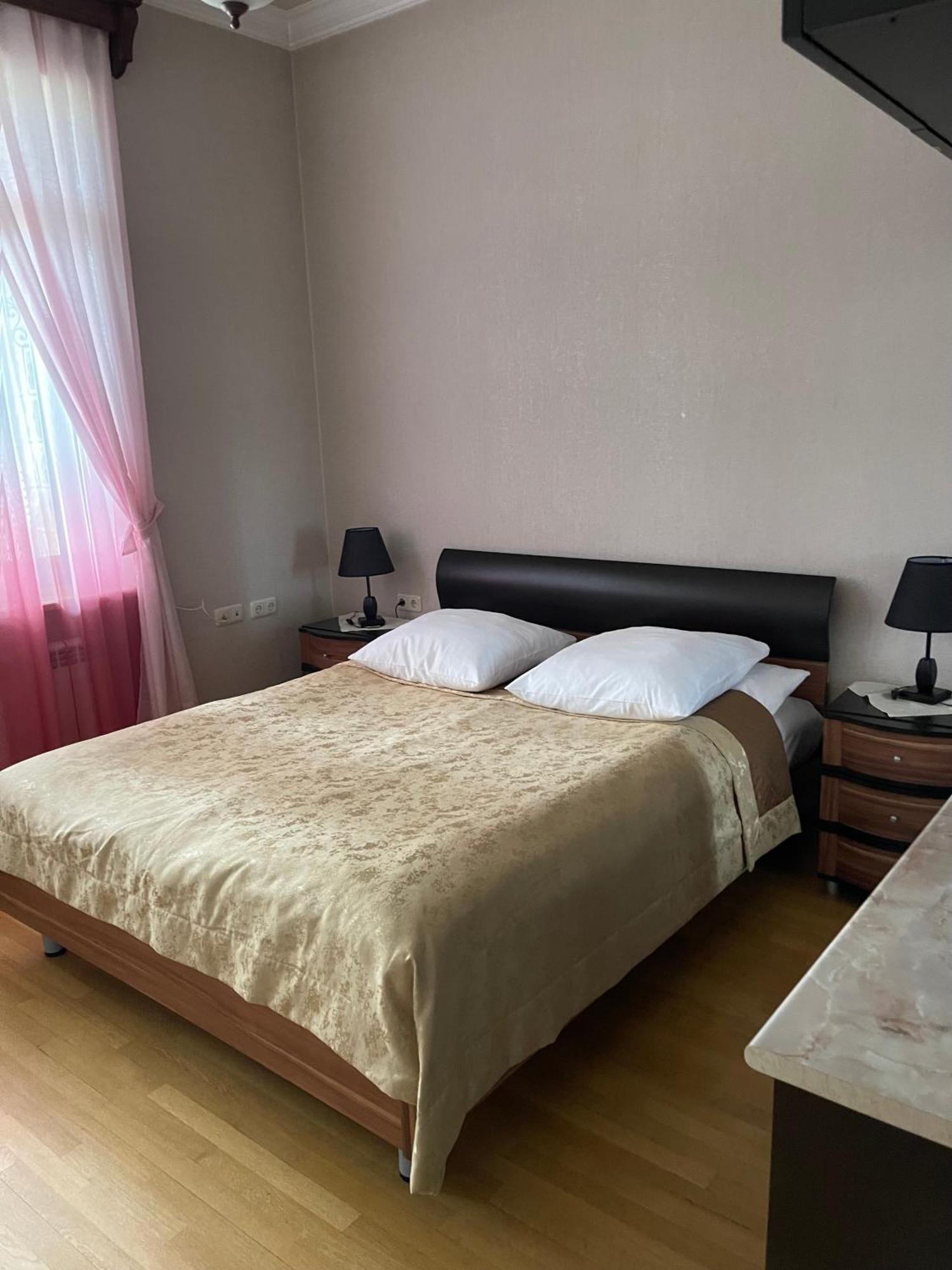 Hotel In Giumri Zewnętrze zdjęcie